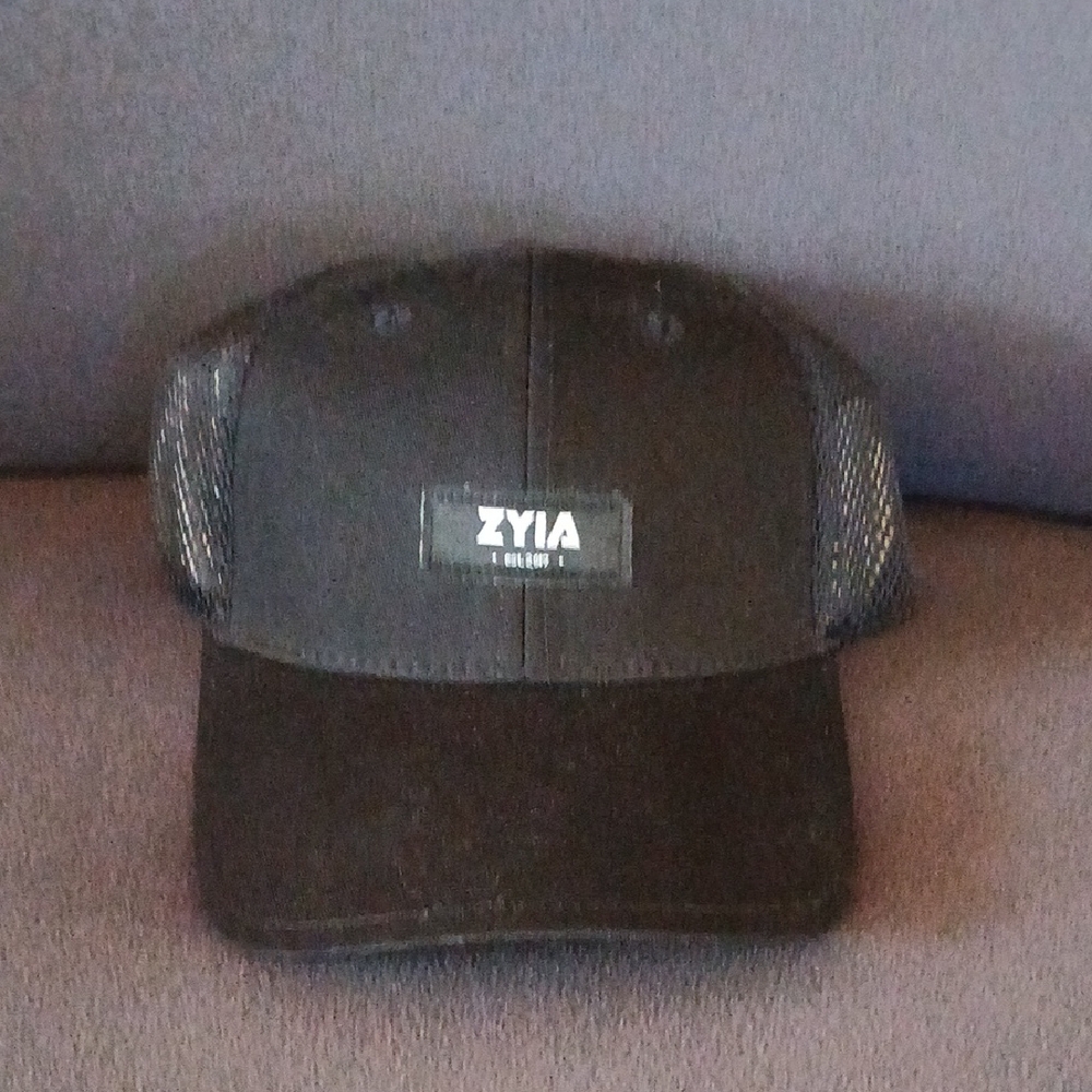 ZYIA Black Hat Sleek Minimalist Design